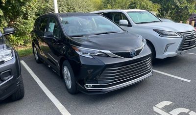 Toyota Sienna Platinum 2023