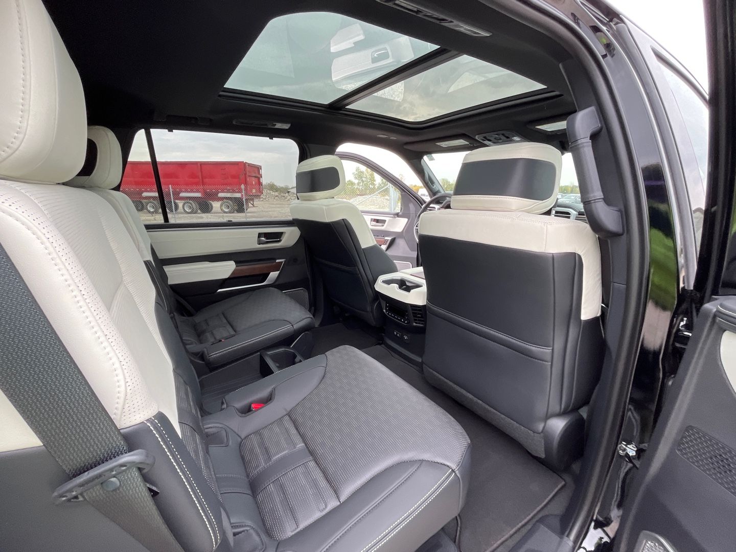 Toyota Sequoia Capstone 2023