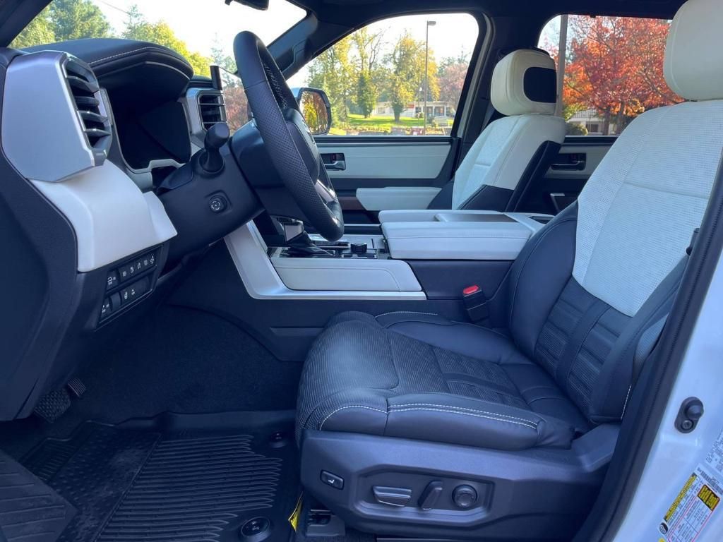 Toyota Sequoia Capstone 2023