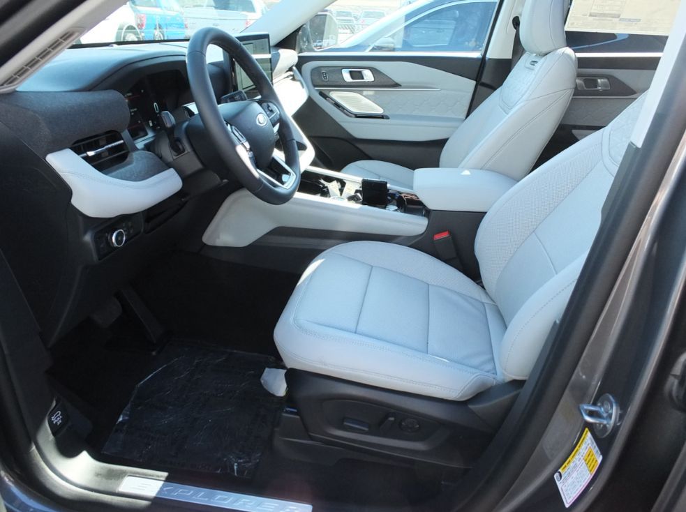 Ford Explorer Platinum 2025