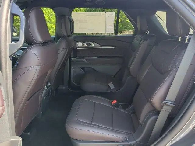 Ford Explorer Platinum 2025