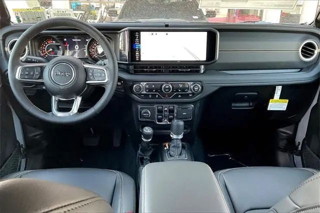 Jeep Wrangler Sahara 2025