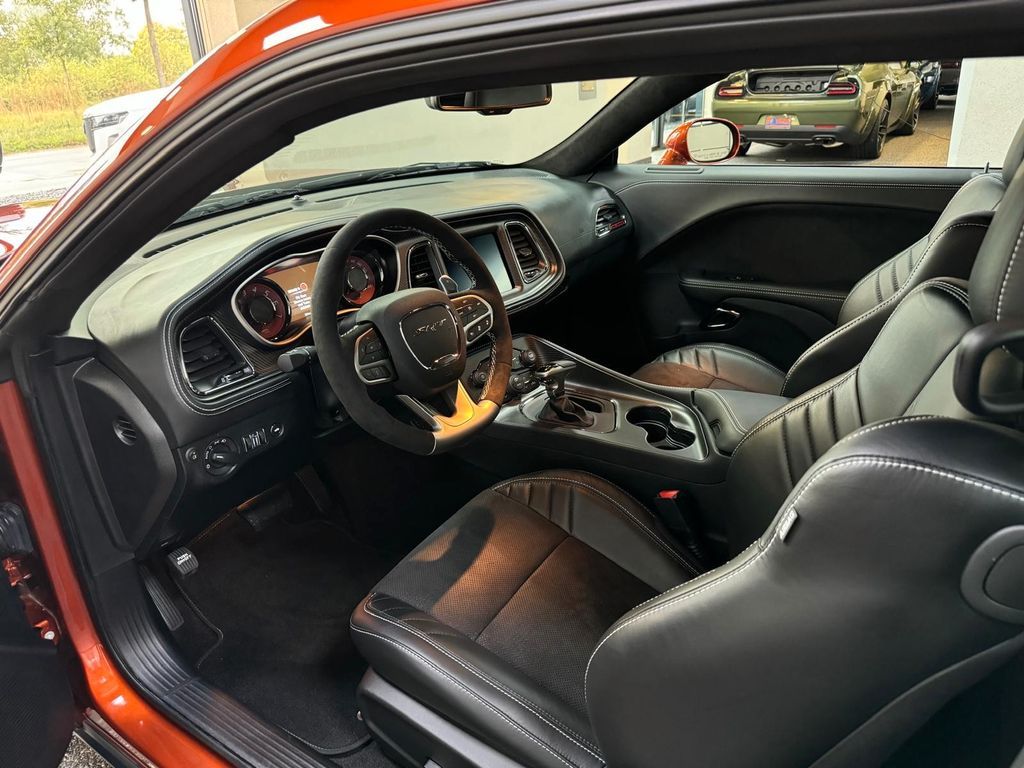 Dodge Challenger SRT Hellcat Widebody Jailbreak 2023