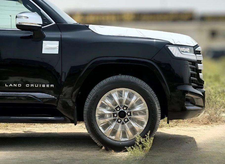 Toyota Land Cruiser 300 Premium Hybrid