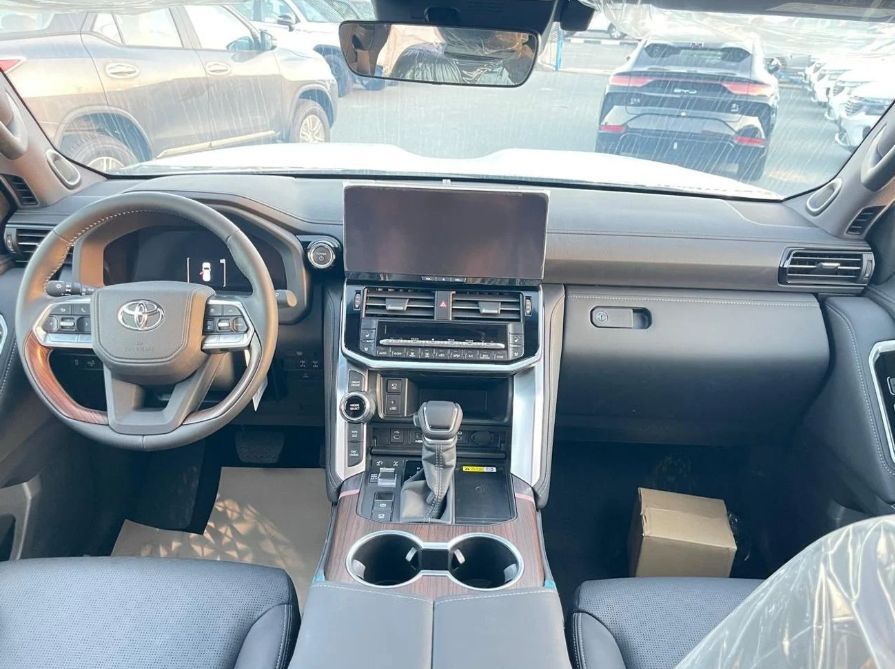 Toyota Land Cruiser 300 Premium Hybrid