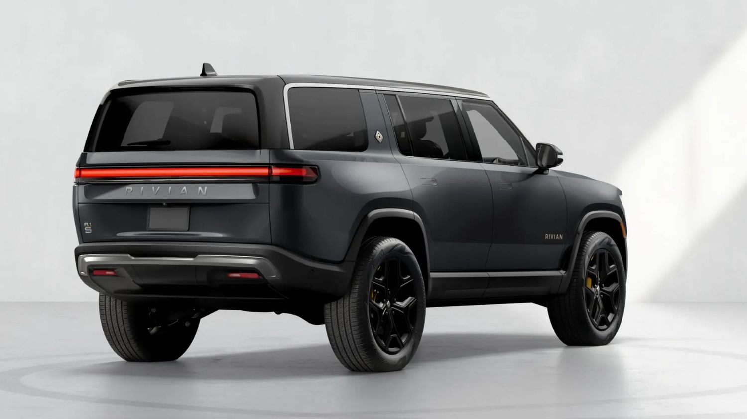 Rivian R1S Adventure 2021