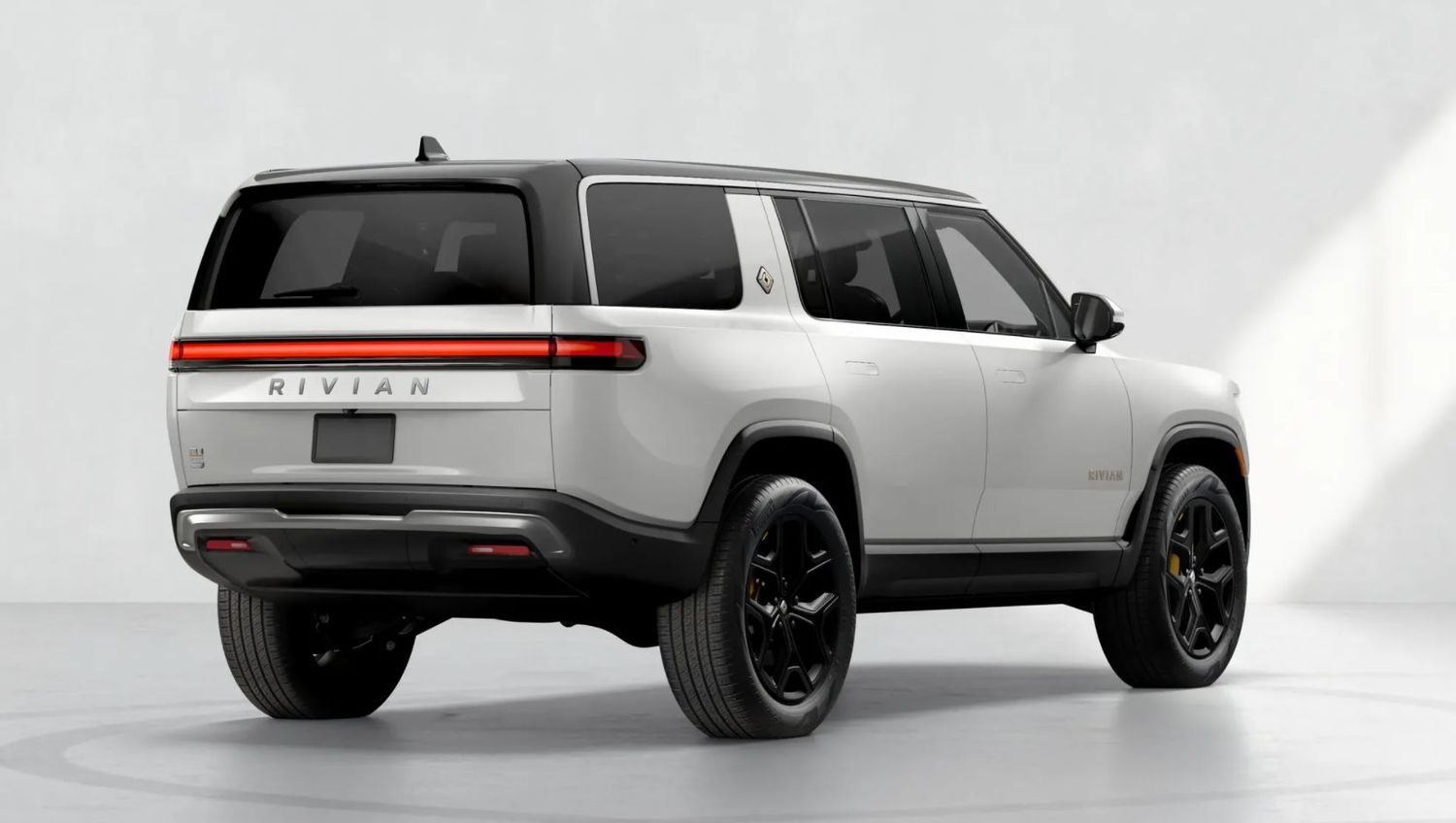 Rivian R1S Adventure 2021