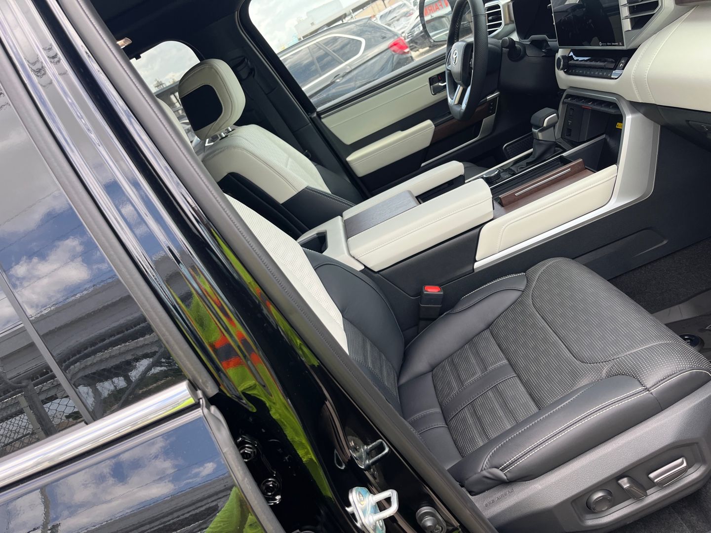 Toyota Sequoia Capstone 2023