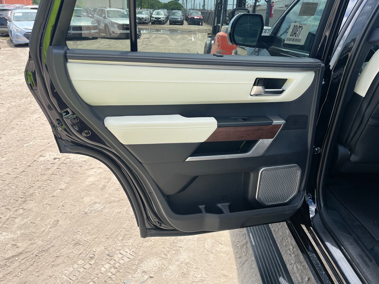 Toyota Sequoia Capstone 2023