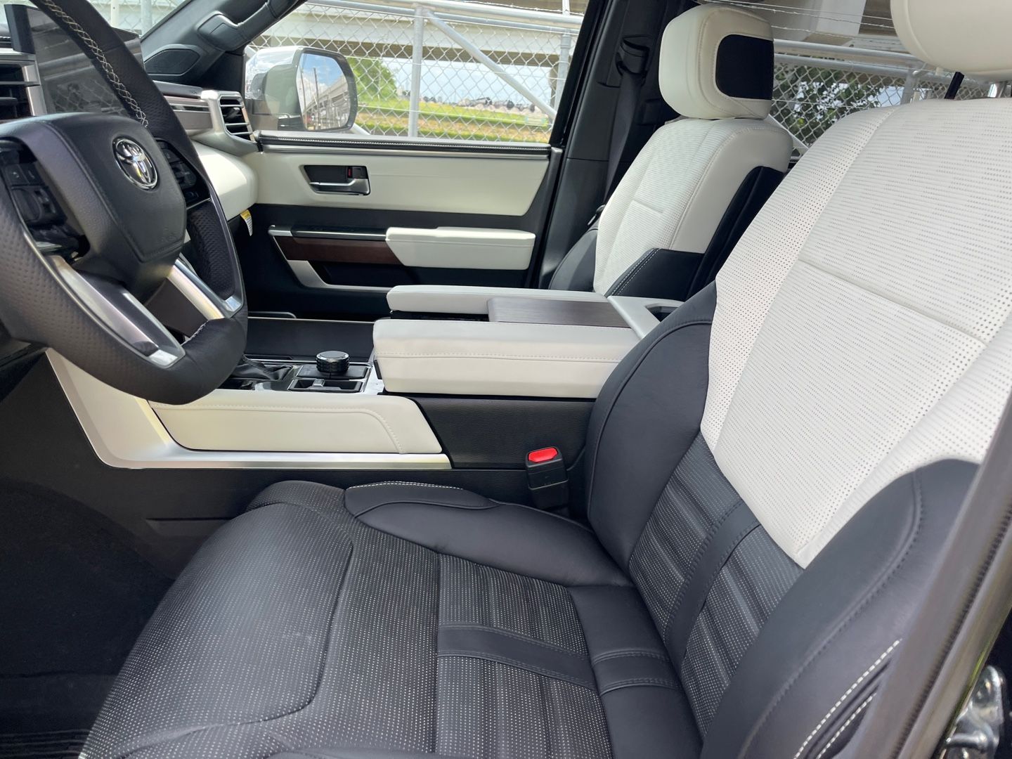 Toyota Sequoia Capstone 2023