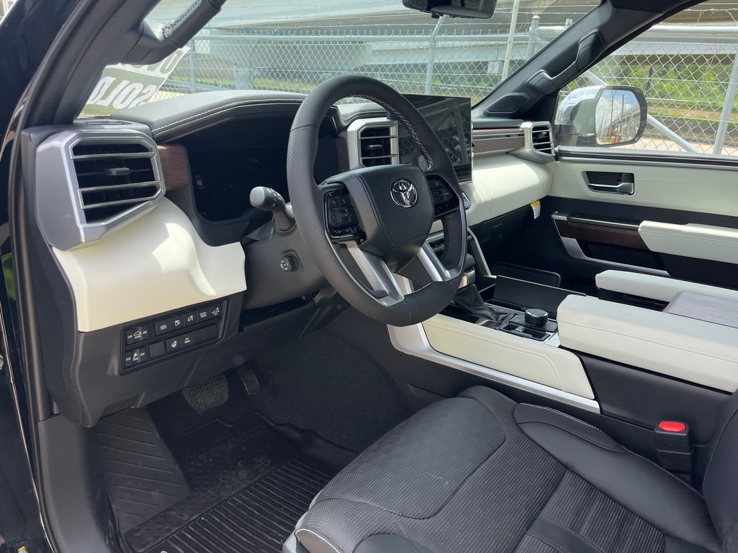 Toyota Sequoia Capstone 2023