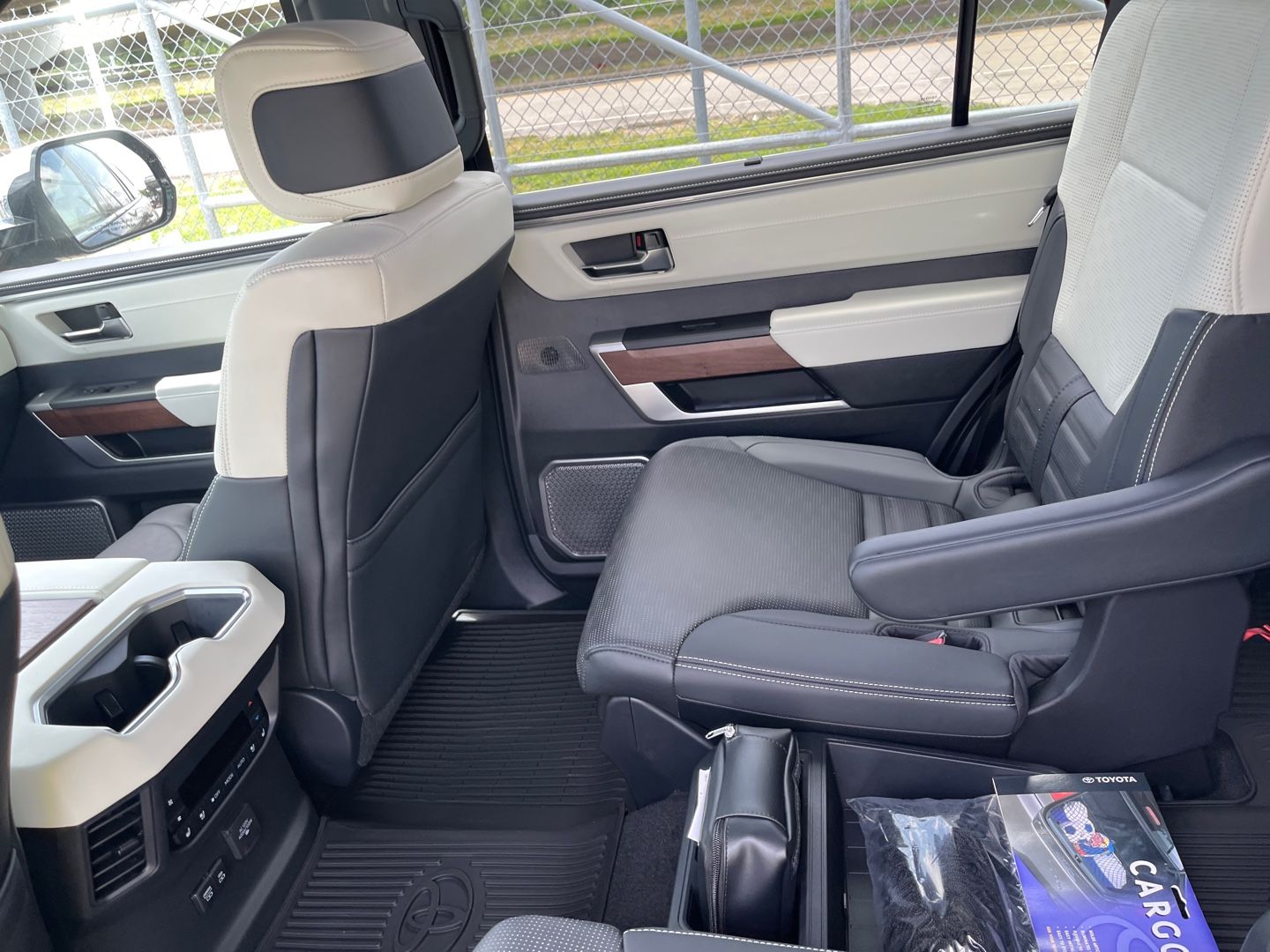 Toyota Sequoia Capstone 2023